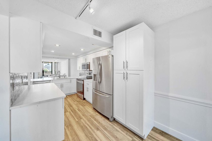 Beautifully updated 2-bedroom, 2-bath condo located in the - photo 5