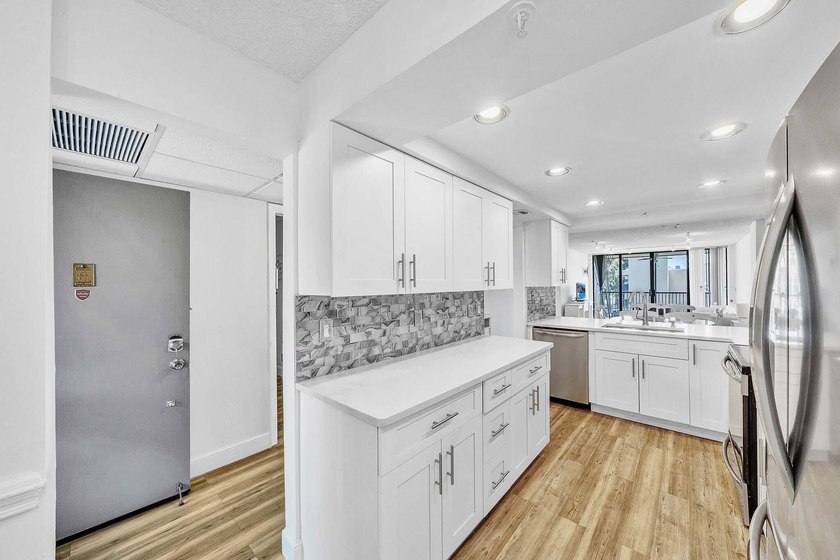 Beautifully updated 2-bedroom, 2-bath condo located in the - photo 8
