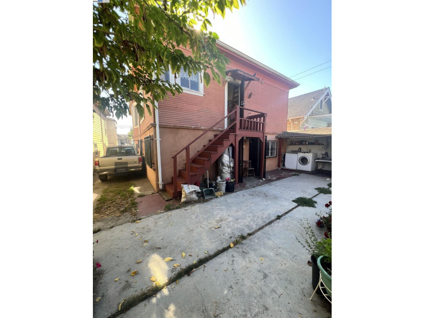Classic Fixer with Endless Potential in Fruitvale! This home - photo 22