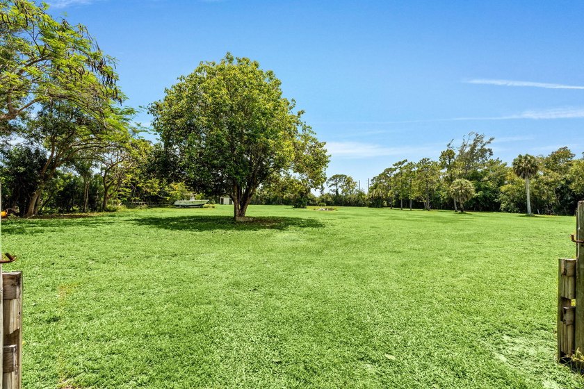 Located just minutes from Wellington's world-renowned horse show - photo 4