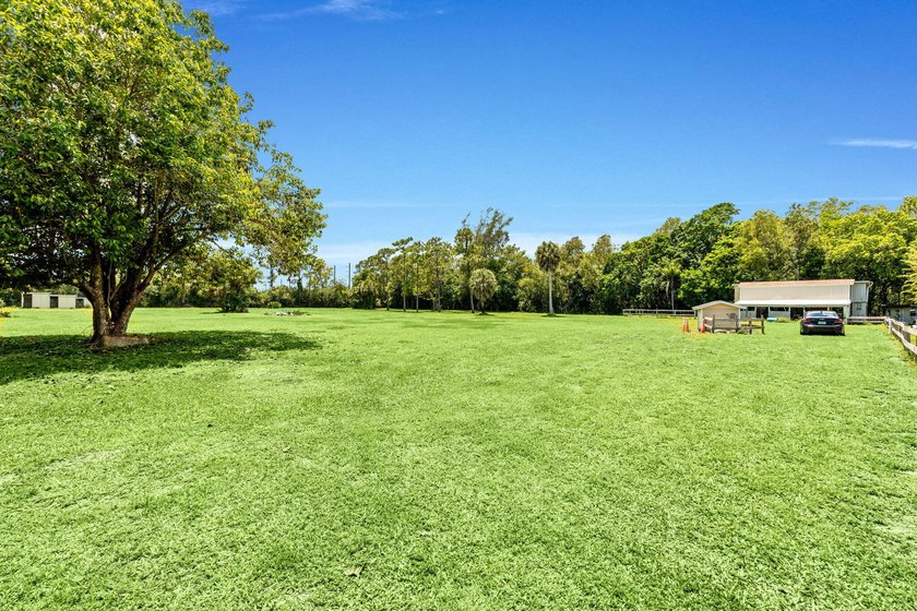 Located just minutes from Wellington's world-renowned horse show - photo 5
