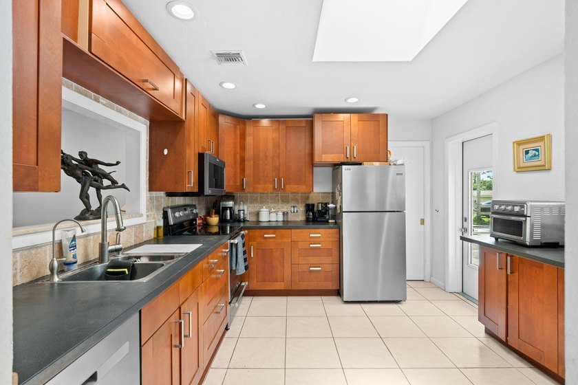 Located just minutes from Wellington's world-renowned horse show - photo 8