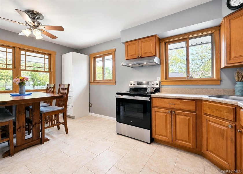 Beautiful Ranch home on a Large 1/2 arce property with mature - photo 11