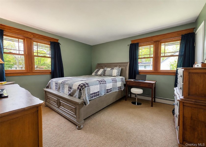 Beautiful Ranch home on a Large 1/2 arce property with mature - photo 12
