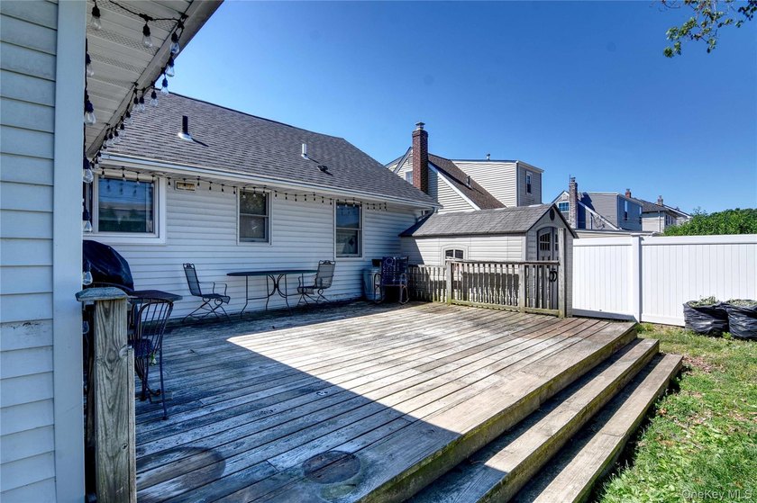Expanded Ranch offering incredible flexibility! This 1,760 sq ft - photo 12