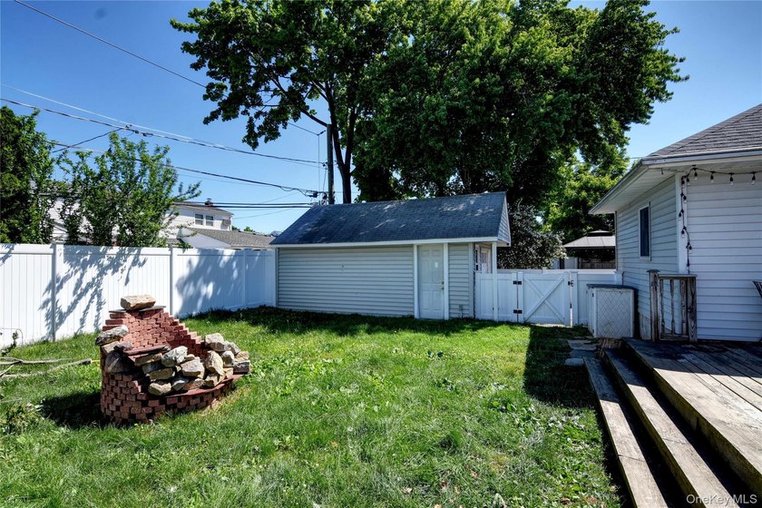 Expanded Ranch offering incredible flexibility! This 1,760 sq ft - photo 13