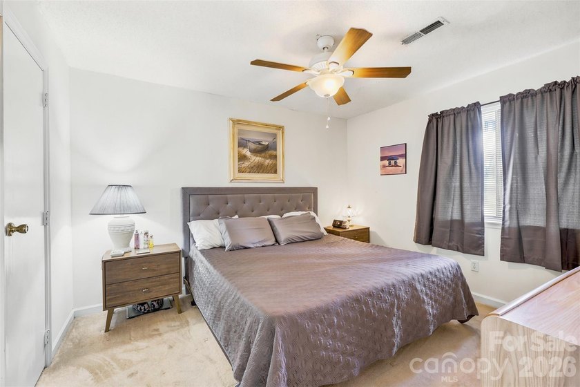Motivated Seller!! Ground Floor Unit! This cozy 2 bedroom, 2 - photo 15