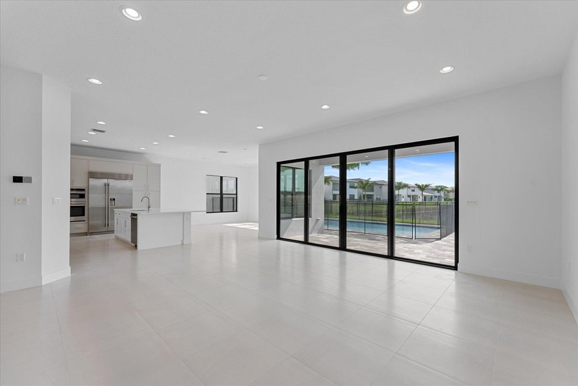 Welcome to Lotus Palm, where luxury meets contemporary living in - photo 16