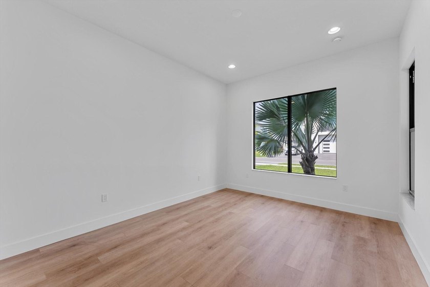 Welcome to Lotus Palm, where luxury meets contemporary living in - photo 21