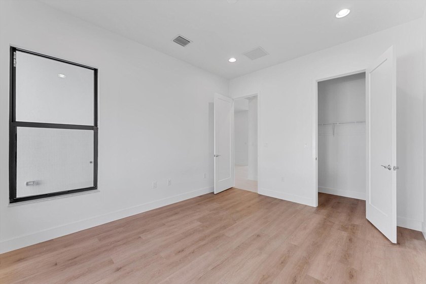 Welcome to Lotus Palm, where luxury meets contemporary living in - photo 22