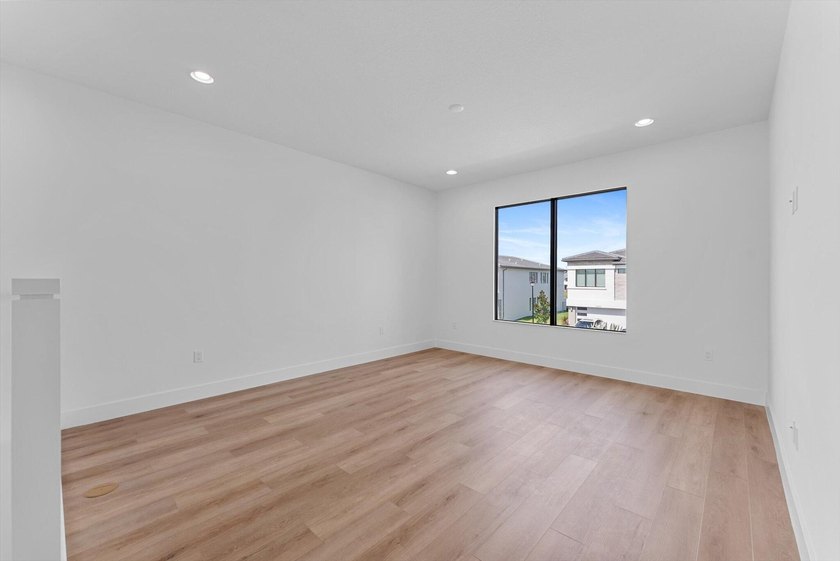 Welcome to Lotus Palm, where luxury meets contemporary living in - photo 26