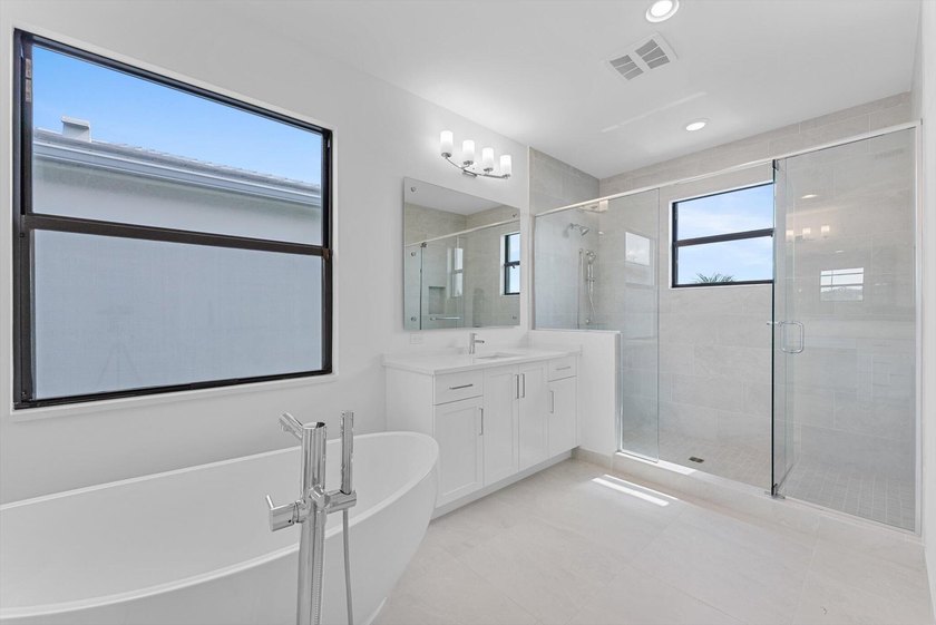 Welcome to Lotus Palm, where luxury meets contemporary living in - photo 31