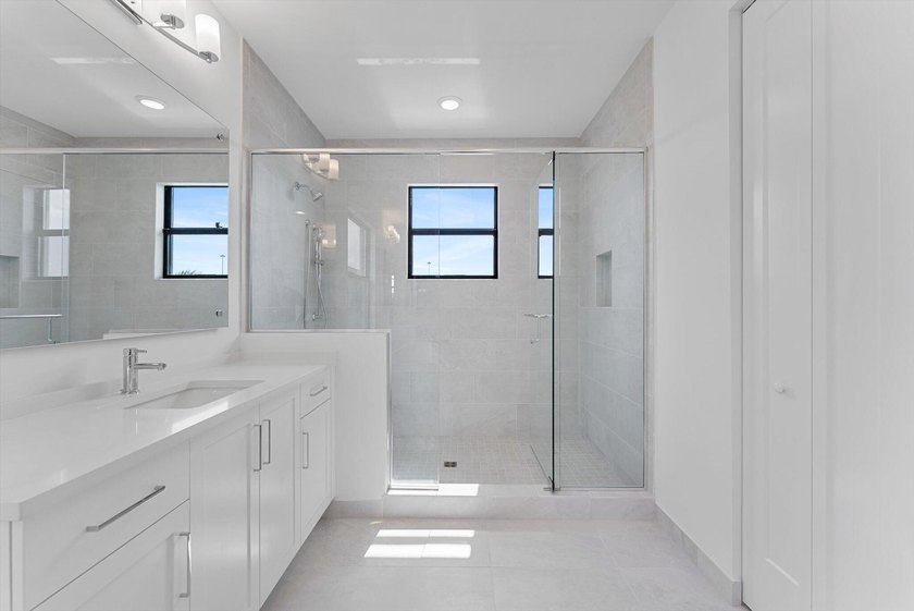 Welcome to Lotus Palm, where luxury meets contemporary living in - photo 32