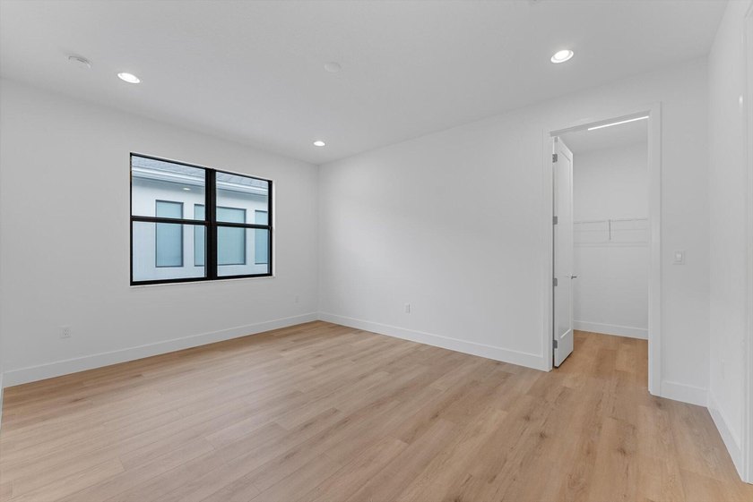 Welcome to Lotus Palm, where luxury meets contemporary living in - photo 37