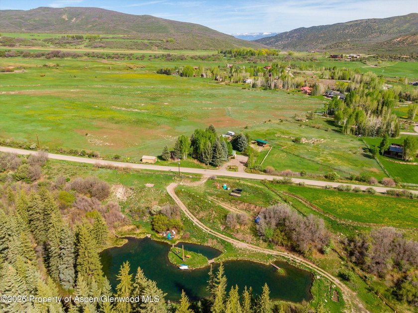 Set in the heart of the Roaring Fork Valley, this extraordinary - photo 42