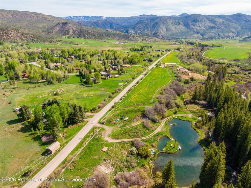 Set in the heart of the Roaring Fork Valley, this extraordinary - photo 43