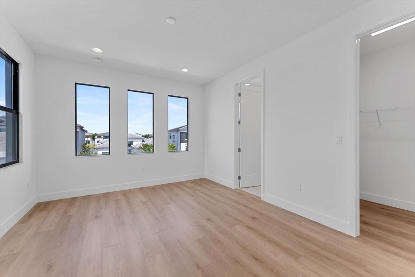 Welcome to Lotus Palm, where luxury meets contemporary living in - photo 43