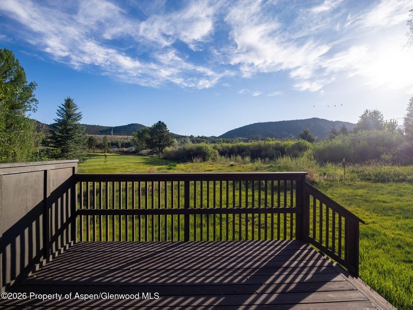 Tucked away on a quiet cul-de-sac backing directly to the golf - photo 21