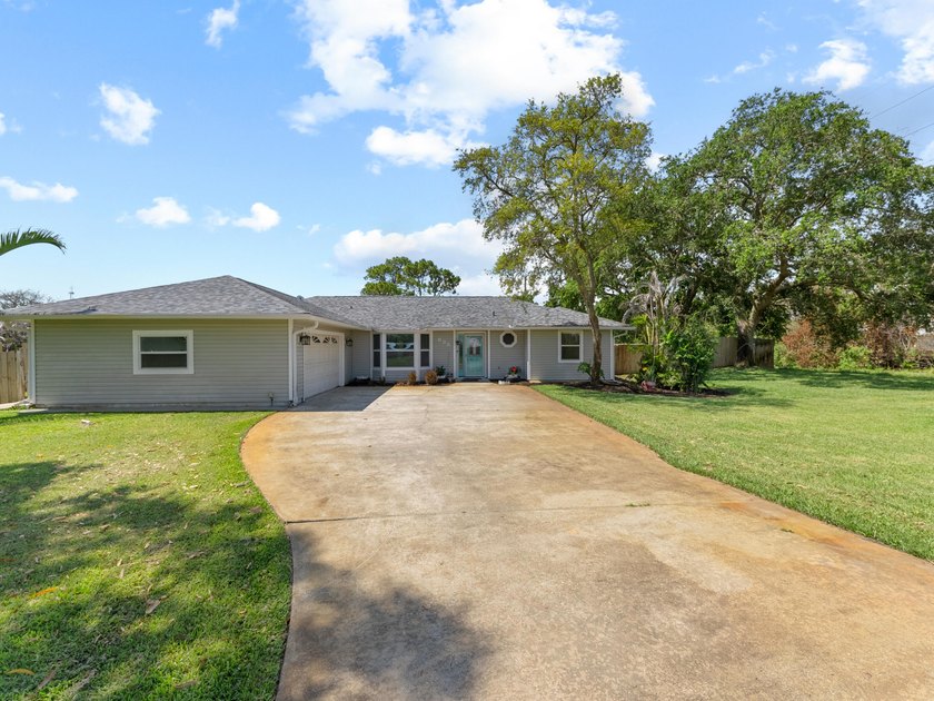 Only 40 homes in this community with low HOA! 2020 Roof + A/C - photo 2