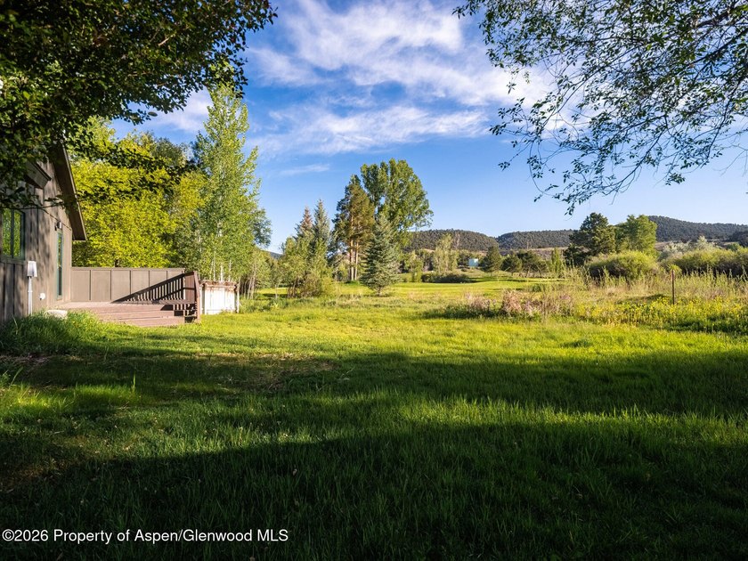 Tucked away on a quiet cul-de-sac backing directly to the golf - photo 25