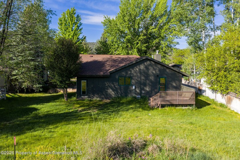 Tucked away on a quiet cul-de-sac backing directly to the golf - photo 31