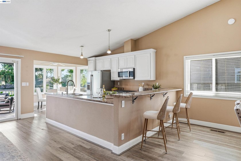 Experience the ultimate waterfront lifestyle at 5502 Drakes - photo 9