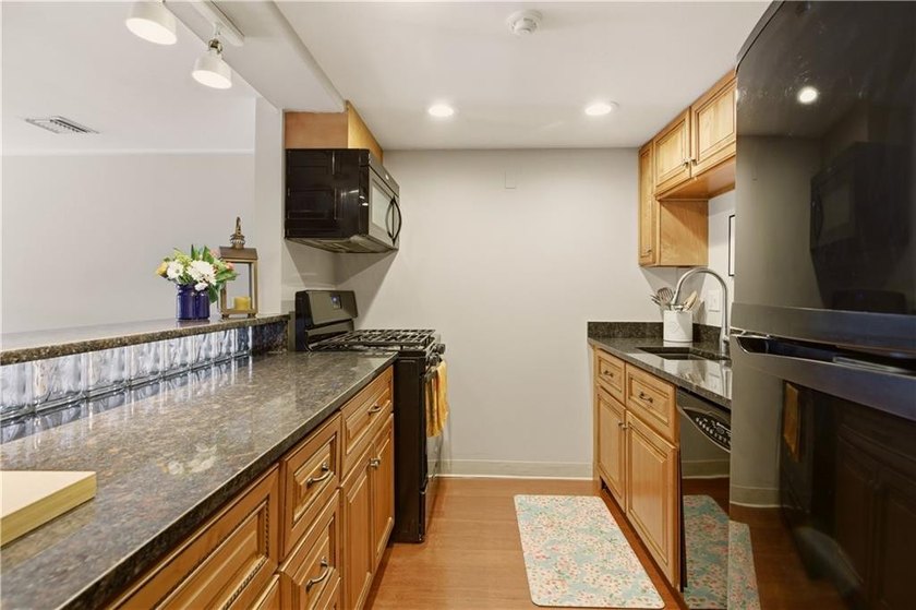 A rare opportunity to own a residence in Hamilton Harbour's - photo 17