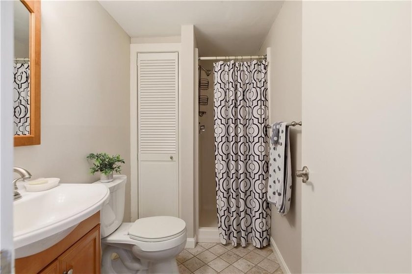 A rare opportunity to own a residence in Hamilton Harbour's - photo 26