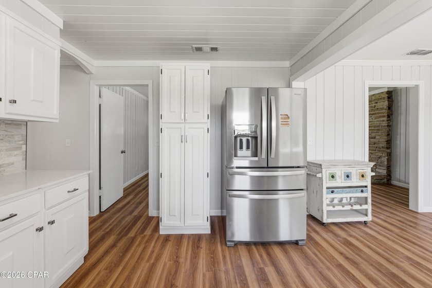 Cute. Updated. Move-in ready. Centrally located. This is a great - photo 14