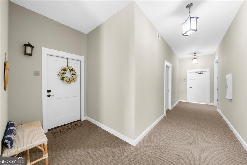 PRICED TO SELL!! Unbelievable price for a lake front home on - photo 4