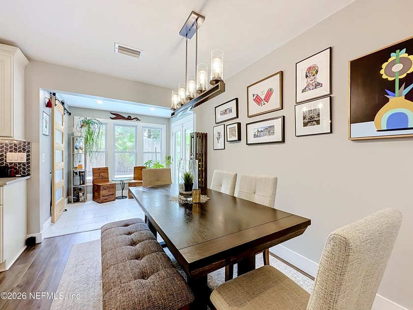 Welcome to this beautifully redesigned pool home, professionally - photo 15