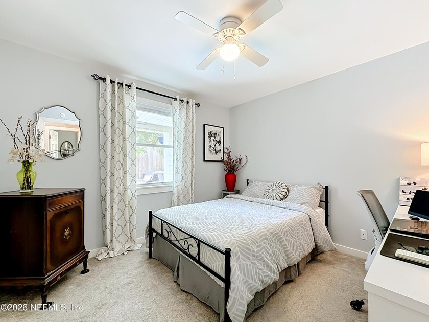 Welcome to this beautifully redesigned pool home, professionally - photo 17
