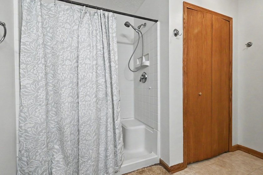 Well into over $30,000 in equity! With a recent appraisal MUCH - photo 20