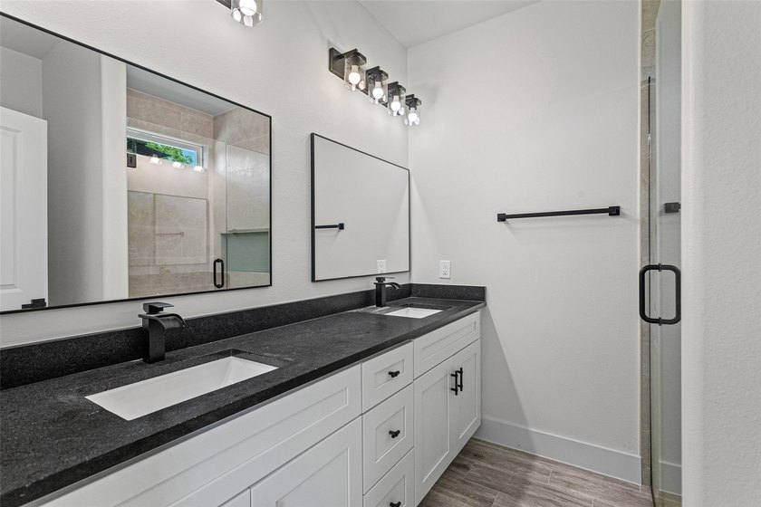 Discover this stunning brand-new 4-bedroom, 2-bathroom home in - photo 20