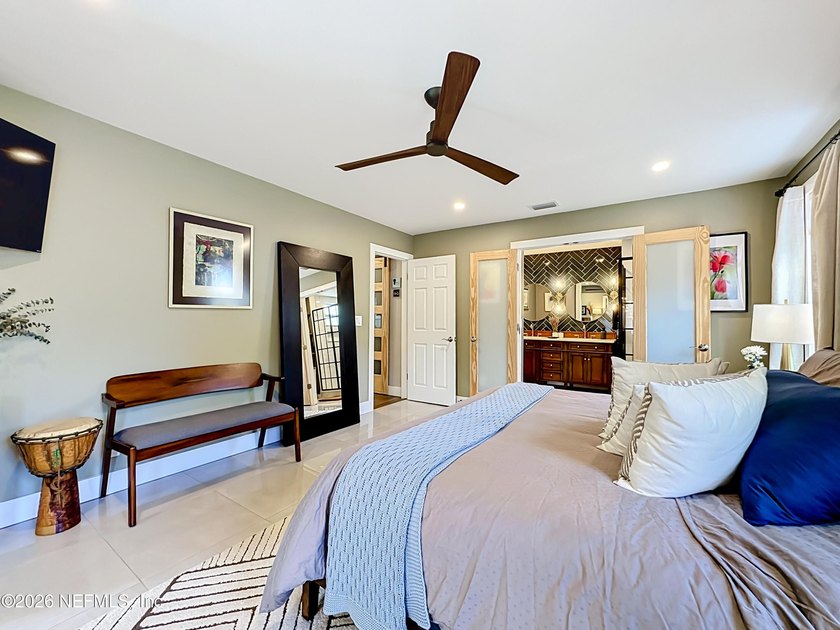 Welcome to this beautifully redesigned pool home, professionally - photo 26