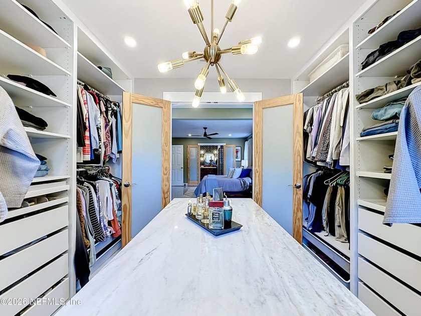 Welcome to this beautifully redesigned pool home, professionally - photo 29