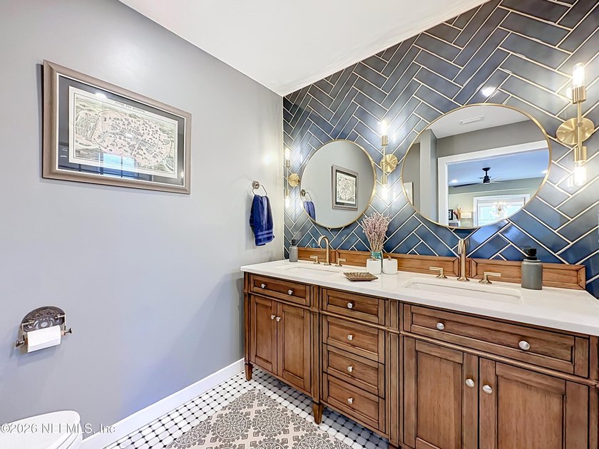 Welcome to this beautifully redesigned pool home, professionally - photo 31