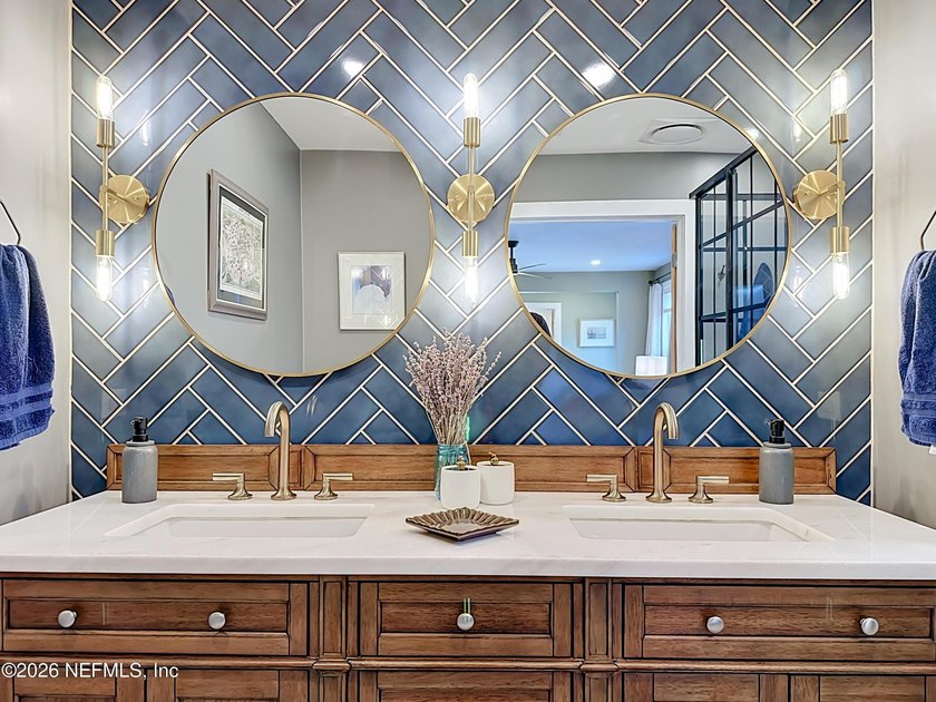 Welcome to this beautifully redesigned pool home, professionally - photo 32