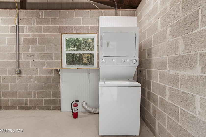 Cute. Updated. Move-in ready. Centrally located. This is a great - photo 33