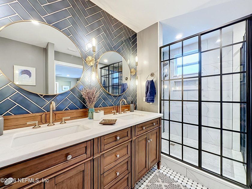 Welcome to this beautifully redesigned pool home, professionally - photo 33