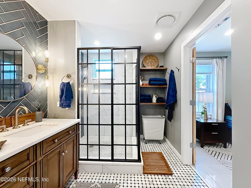 Welcome to this beautifully redesigned pool home, professionally - photo 34