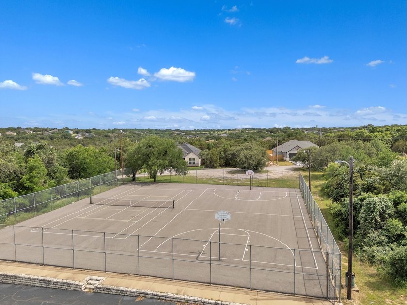 Discover this stunning brand-new 4-bedroom, 2-bathroom home in - photo 34