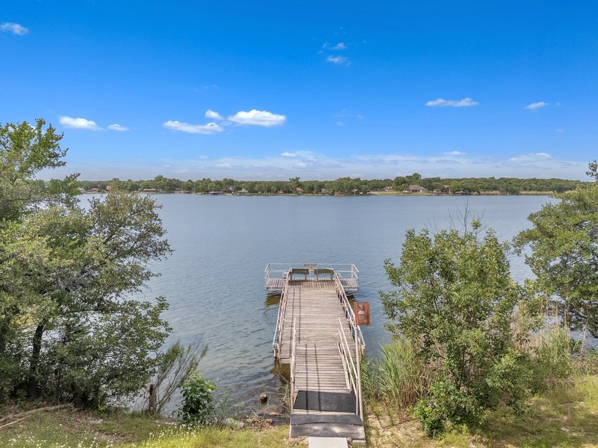 Discover this stunning brand-new 4-bedroom, 2-bathroom home in - photo 36