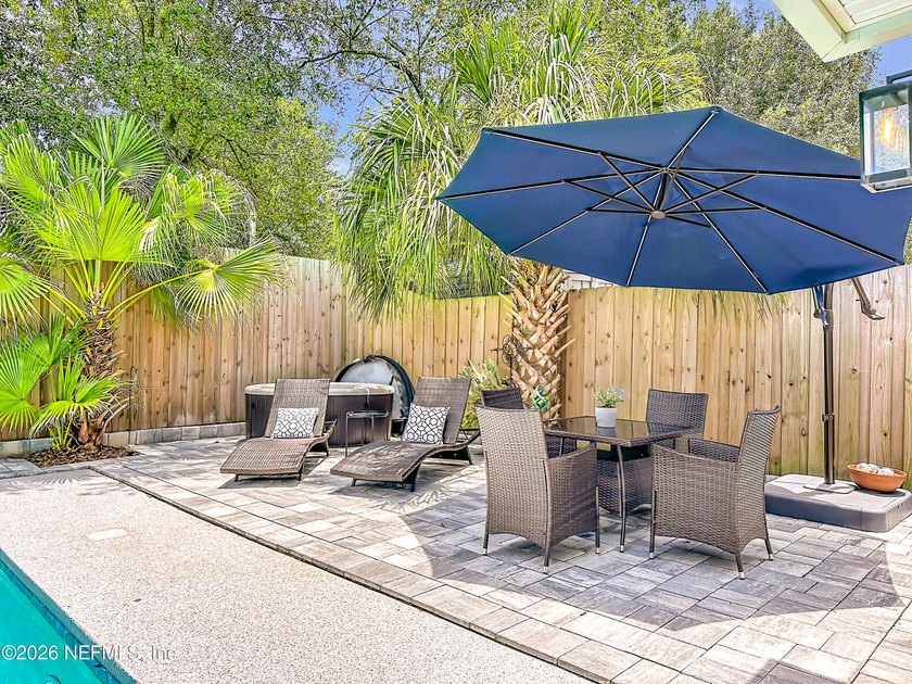 Welcome to this beautifully redesigned pool home, professionally - photo 39