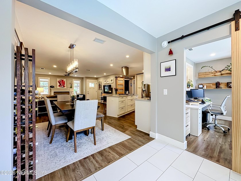 Welcome to this beautifully redesigned pool home, professionally - photo 43