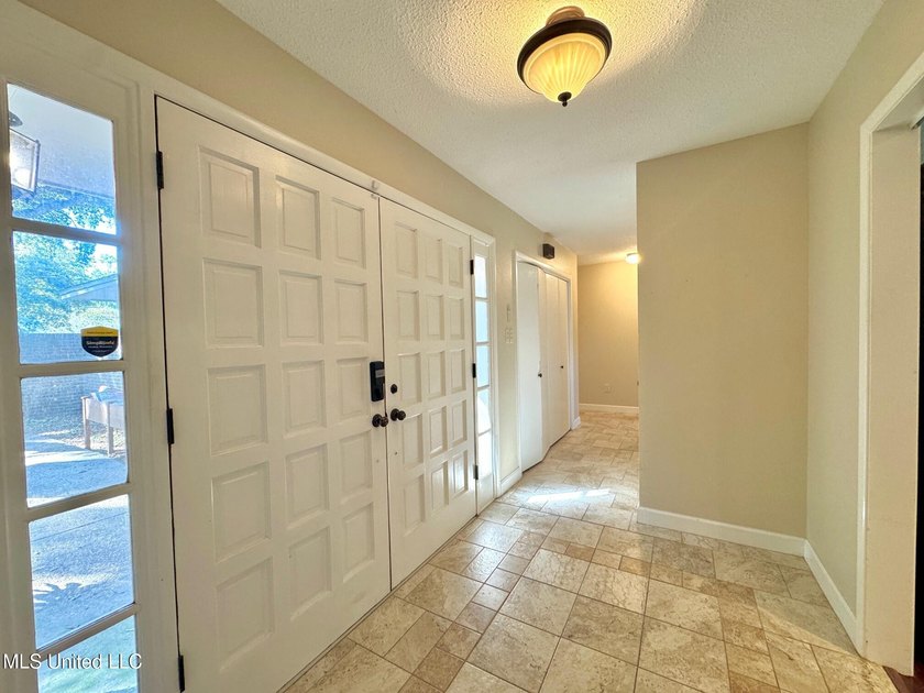 This is the opportunity to own a beautiful all-brick 5-bedroom - photo 5