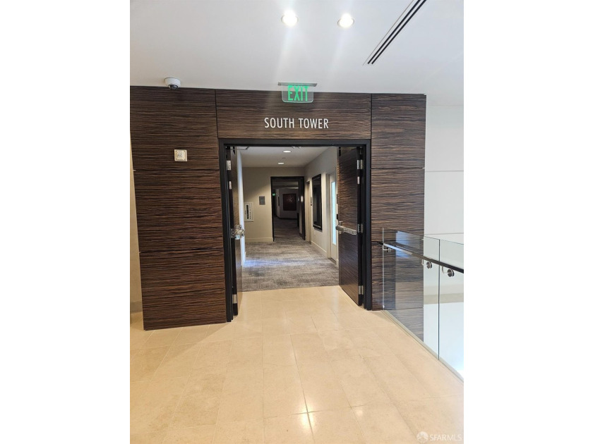 Enjoy city living at the Metropolitan on Rincon Hill. 2-bedroom - photo 4