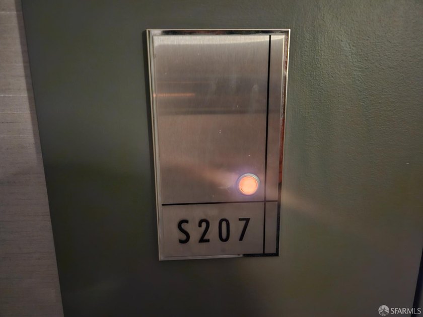 Enjoy city living at the Metropolitan on Rincon Hill. 2-bedroom - photo 6