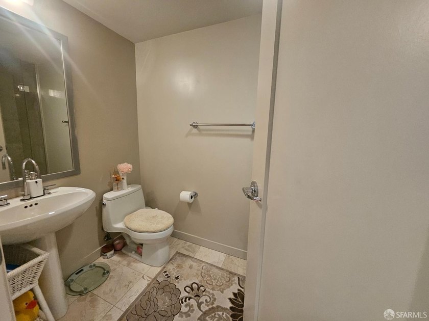 Enjoy city living at the Metropolitan on Rincon Hill. 2-bedroom - photo 9