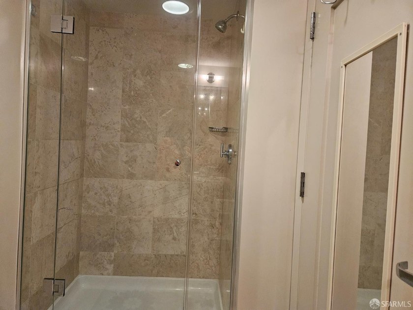 Enjoy city living at the Metropolitan on Rincon Hill. 2-bedroom - photo 10